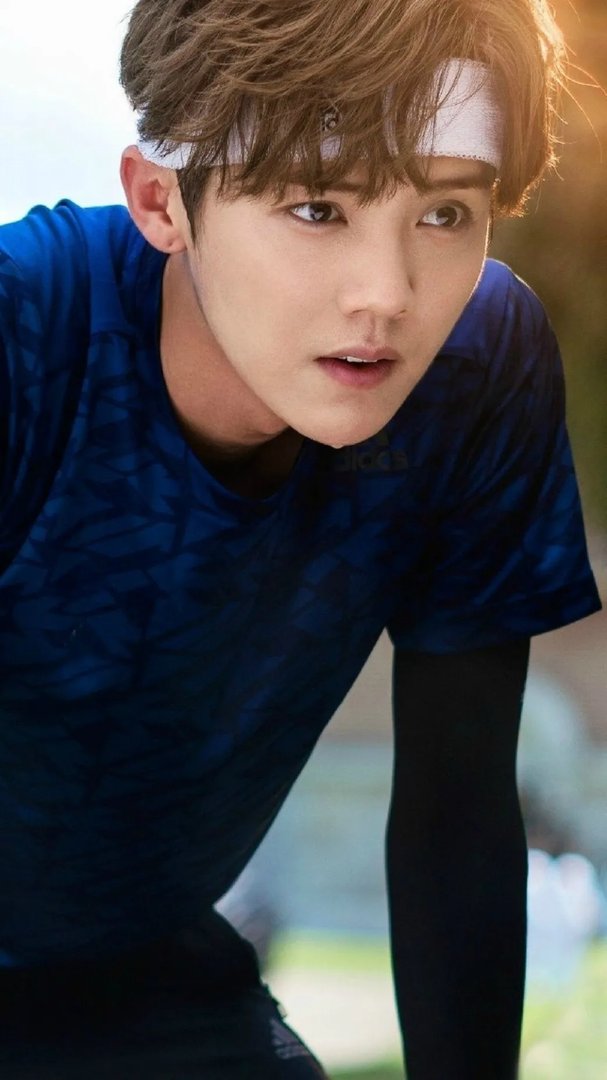 关晓彤晒照为鹿晗庆生破分手传闻,他们是哪年官宣在一起的?