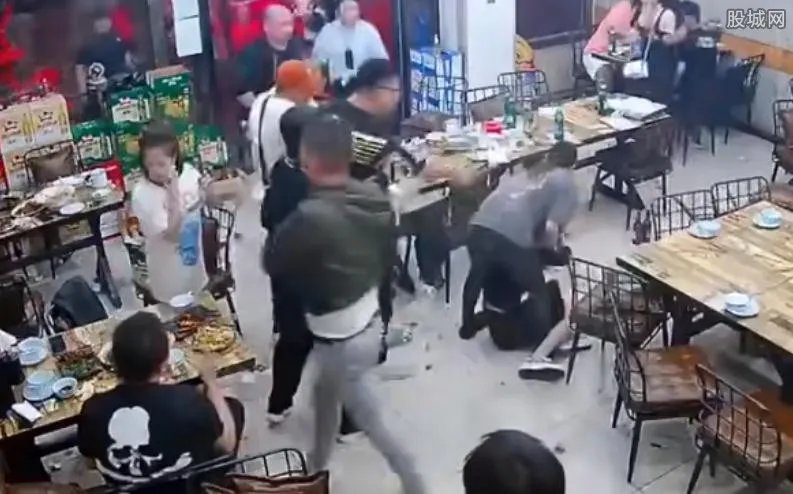 唐山打人事件巷子完整视频公布了吗 在巷子里面女子发生了什么