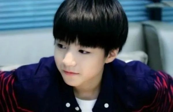 王俊凯图片2019新照片