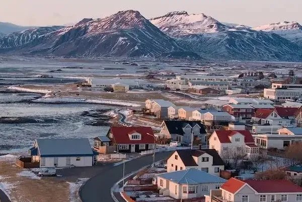 冰岛有多少人口?