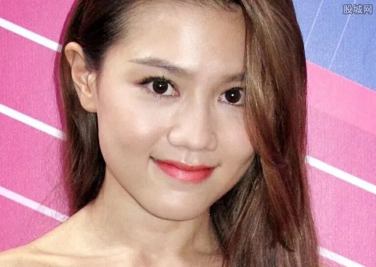 揭秘周秀娜胸围多少 宅男女神性感写真身材火辣