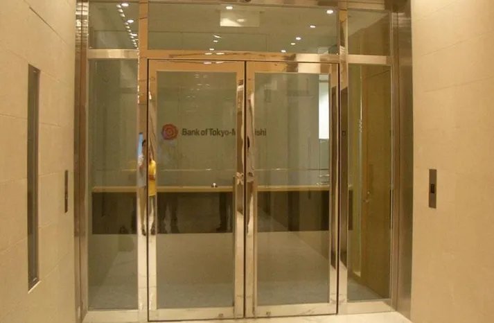 玻璃门坏了怎么修复