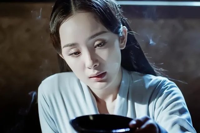 杨幂整容了吗？