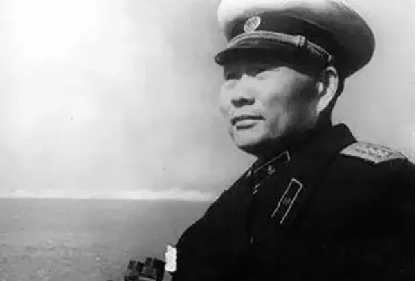 开国十大将军，粟裕是开国将军之首，黄克诚仅排第三