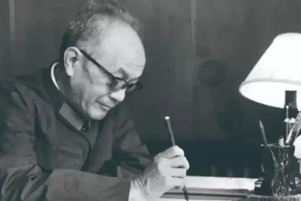 开国十大将军，粟裕是开国将军之首，黄克诚仅排第三