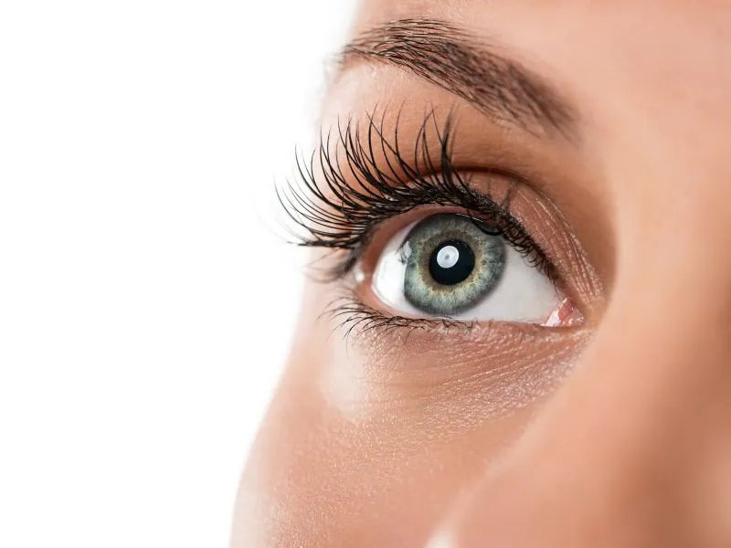 眼睛白斑怎么办