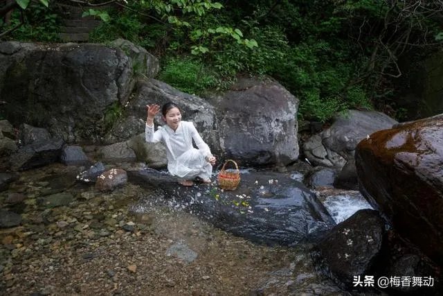 溪水边的人像照应该怎么拍？你有哪些思路？