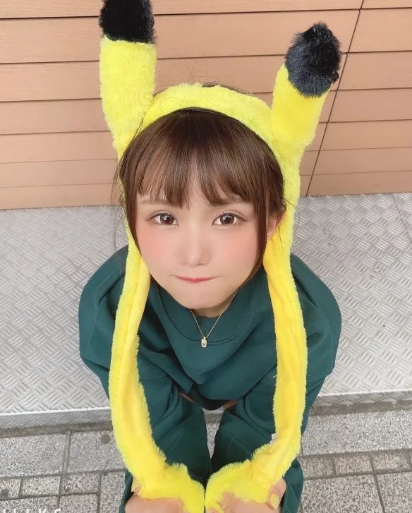 童颜萌妹みもれもん诱惑力全开不怕羞！事业线有诚意！