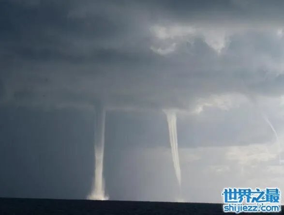 广西现龙吸水奇观视频，犹如真龙现身直入云霄 