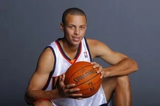 库里受伤,这是否会影响他之后的比赛?