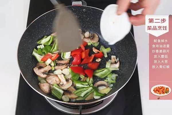 蘑菇炒鱿鱼的做法 家常蘑菇炒鱿鱼做法