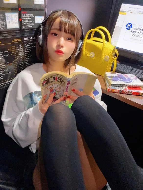 童颜萌妹みもれもん诱惑力全开不怕羞！事业线有诚意！