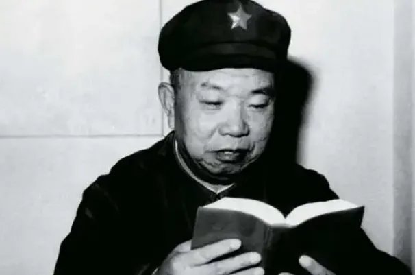 开国十大将军，粟裕是开国将军之首，黄克诚仅排第三