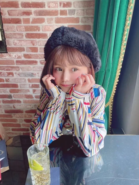 童颜萌妹みもれもん诱惑力全开不怕羞！事业线有诚意！