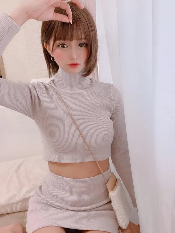 童颜萌妹みもれもん诱惑力全开不怕羞！事业线有诚意！