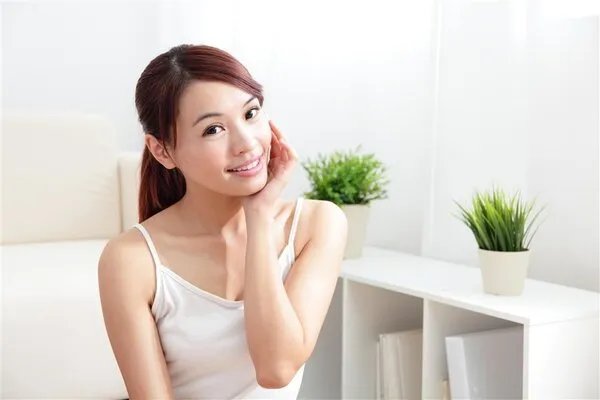 脖子美白用什么