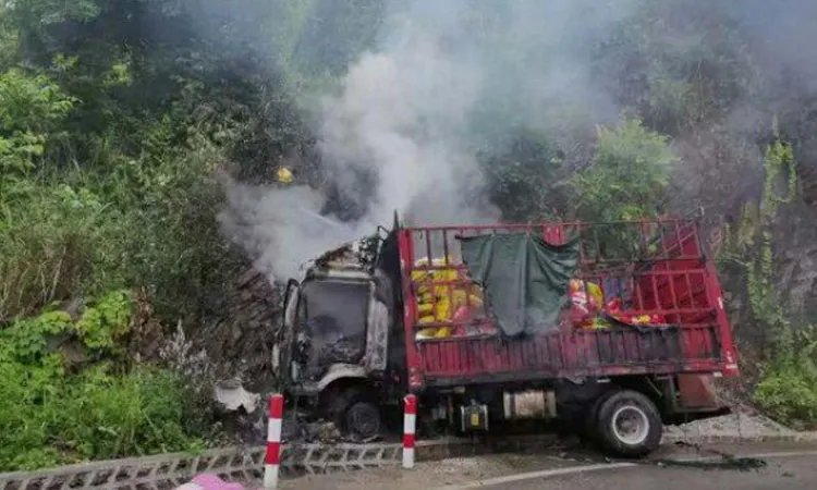 京藏高速追尾事故原因