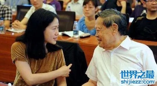 翁帆为杨振宁产下一子是假的，杨振宁行将就木不中用 