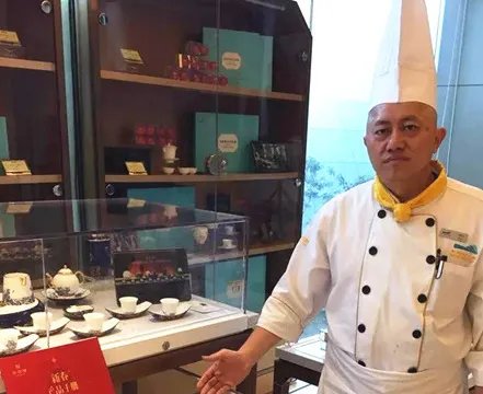 76岁国宴大厨挑战AI数字人,这档节目都有哪些高科技?