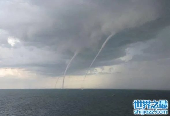 广西现龙吸水奇观视频，犹如真龙现身直入云霄 