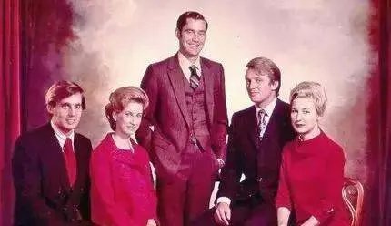 特朗普弟弟罗伯特去世，特朗普与弟弟的兄弟感情如何？