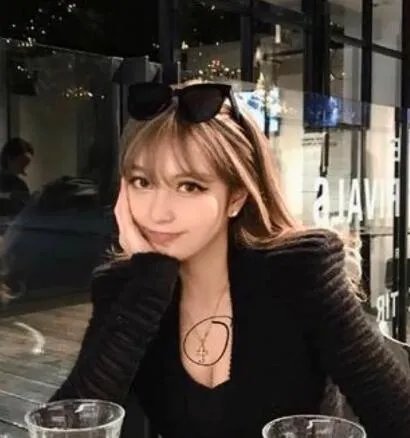 周扬青回应与男子撑伞相依是怎么回事