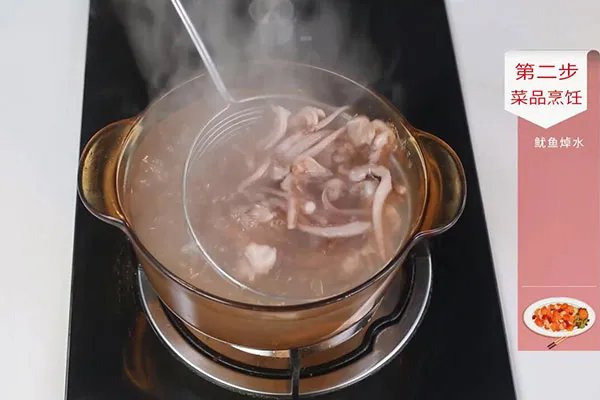 蘑菇炒鱿鱼的做法 家常蘑菇炒鱿鱼做法