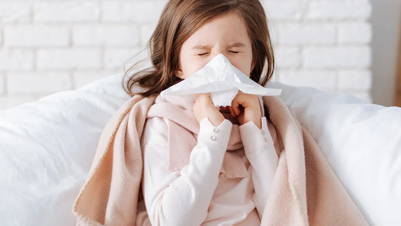 宝宝流鼻涕打喷嚏流眼泪怎么办