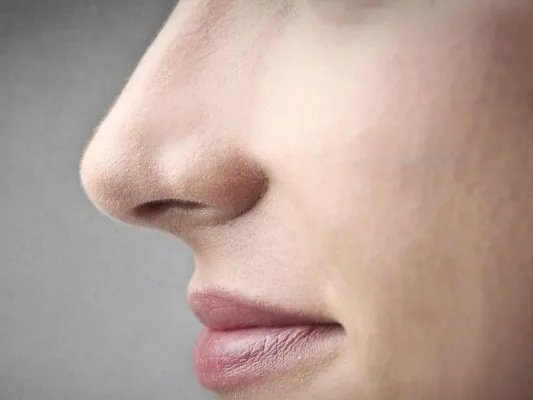 鼻尖红肿是怎么回事