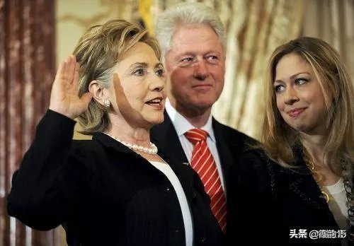 希拉里女儿公开讽刺特朗普女婿：我更专业，却没资格担任防疫领导，你怎么看？