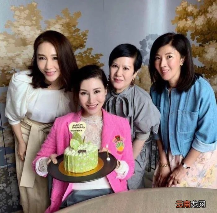 李嘉欣一家三口高调露面 李嘉欣有孩子吗