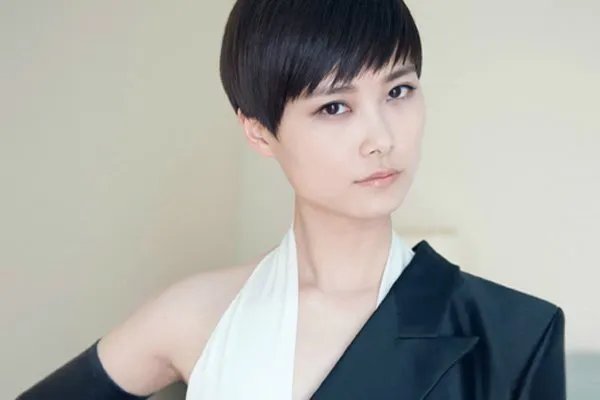 李宇春嫁78岁外国富翁是真的吗 为什么这么火