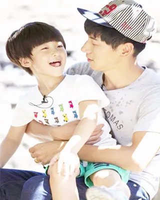 张悦轩妈妈照片曝光 网友称其人生赢家