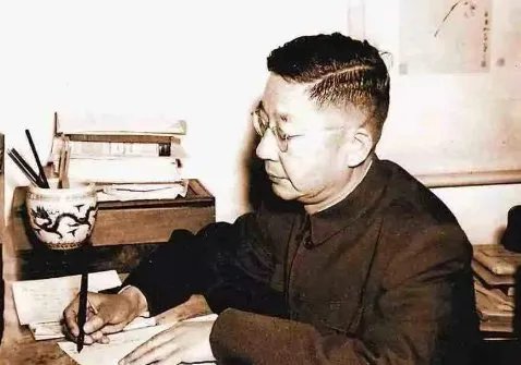 故居 打一个作家的名字