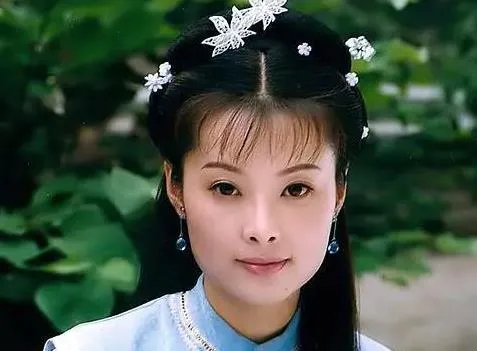 袁立三婚晒合影照正面照，与小11岁老公对比明显