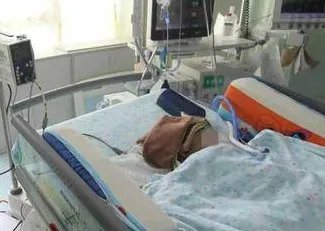 谁扔苹果砸中女婴？