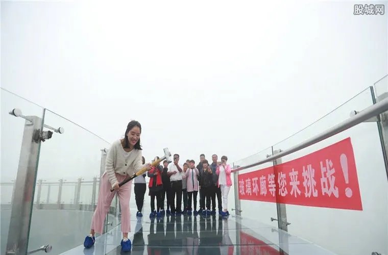 中原第一玻璃廊桥 玻璃廊桥将于近日开放