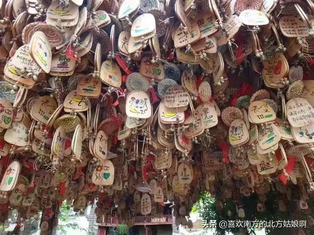 丽江购物最有特色的是些什么呢?