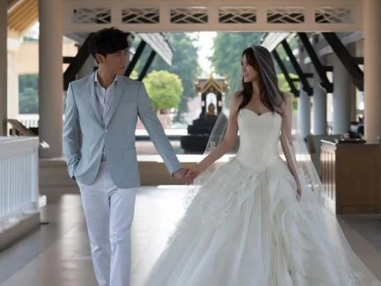 伊能静疑成功怀孕 小腹微隆孕味十足