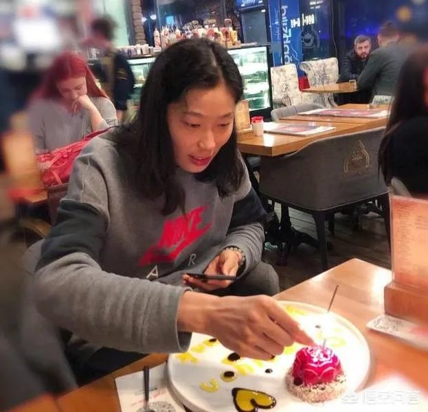 33分逆转获胜,朱婷赛后更博:餐厅老板给了一个surprise。你怎么看?