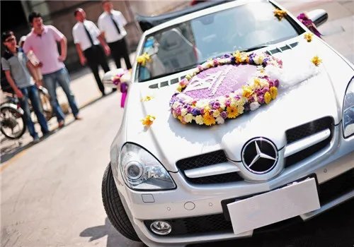 婚礼车花怎么装饰 婚车布置仿真花效果好吗