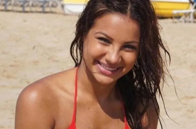 英国嫩模蕾西·班哈德照片及资料 拥有最完美的胸型