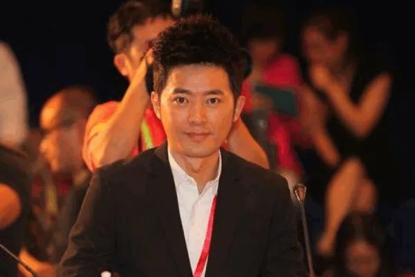 那些宣布退圈就退的干净利落的明星都有谁?