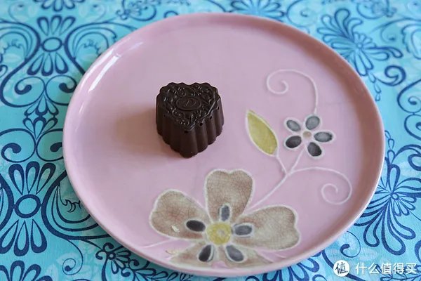 月饼界的“黑珍珠”——德芙巧月