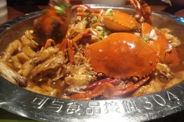 胖哥俩肉蟹煲死蟹当活蟹卖 死螃蟹煮熟了可以吃吗