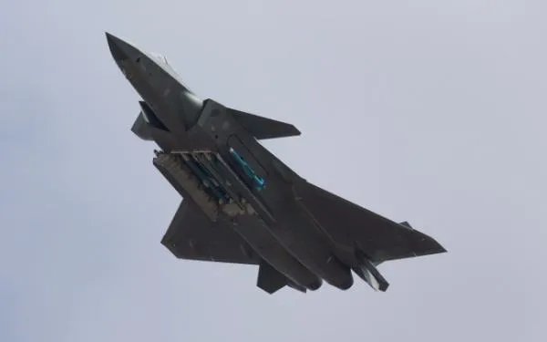 歼20和f22哪个厉害？有什么区别？