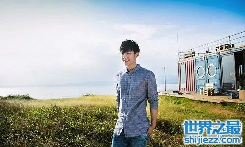 炎亚纶悼念外婆尽见孝心，丑闻之外的他是大孝子！ 