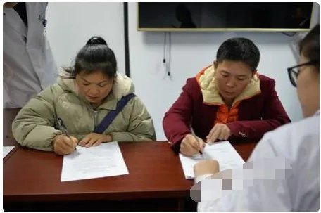 小伙遇车祸脑死亡父母是怎么做的？