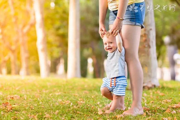 男孩扒车底8小时 父母离异对孩子的影响