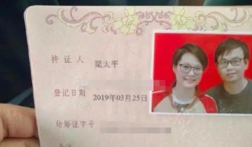 袁立三婚晒合影照正面照，与小11岁老公对比明显